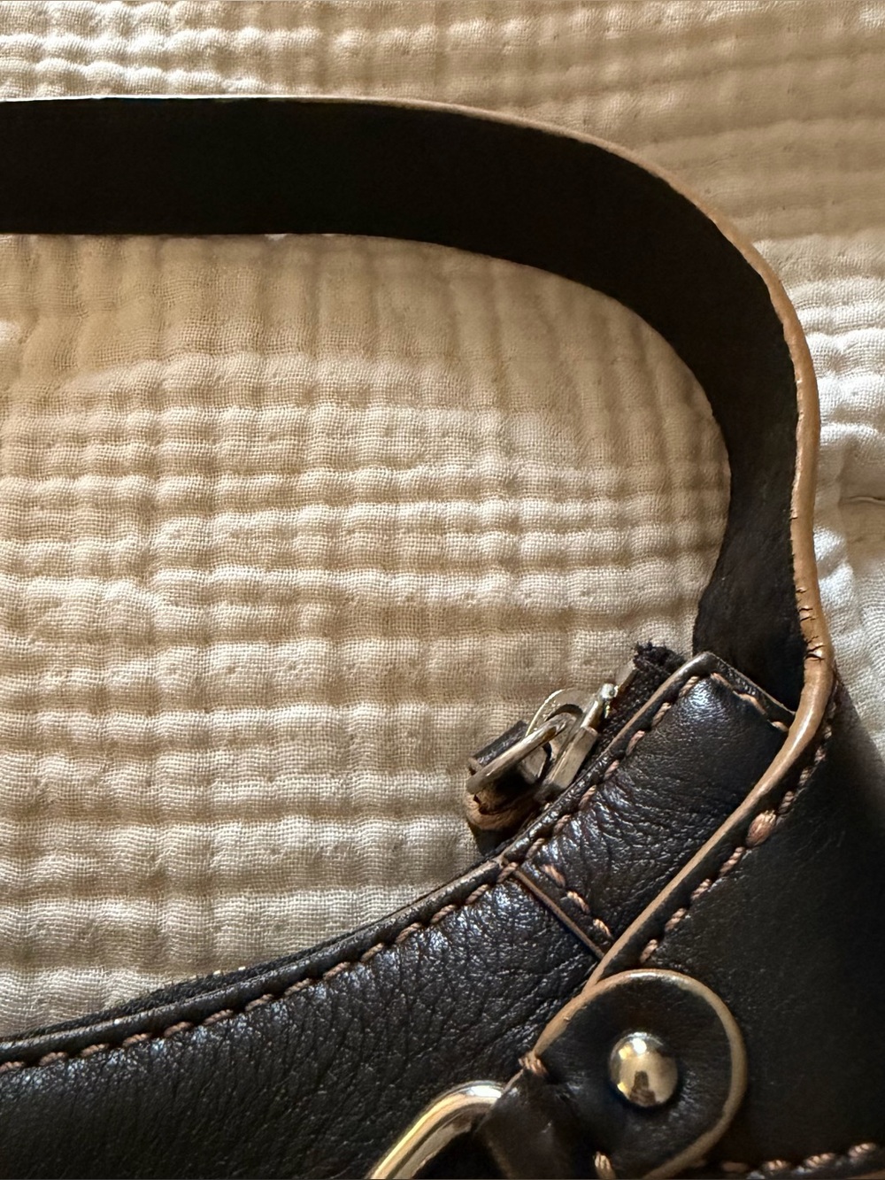 Vintage/Y2K Cole Haan Classic Black Leather Shoulder Bag with Contrast Stitching - Picture 4 of 9